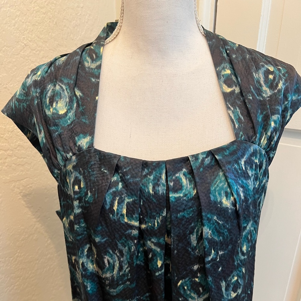 NWT Ann Taylor cap sleeve blouse. Green 100% Silk. Size L